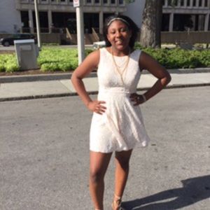 Meet your Posher, Simone